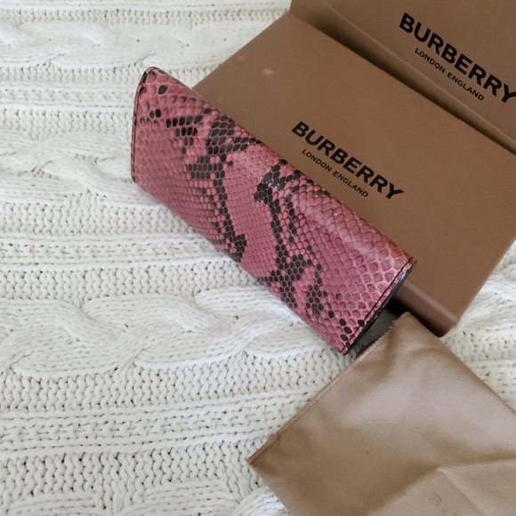 💥100% Authentic Burberry Pink/Black Python Halton Continental Wallet - Picture 5 of 12